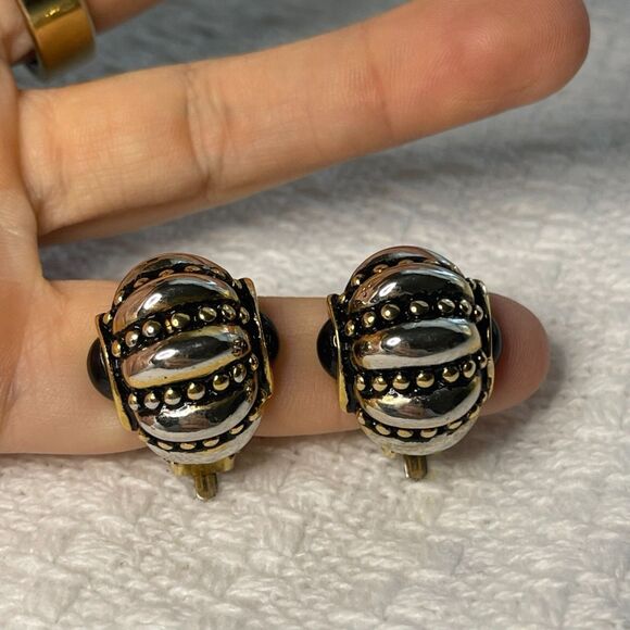 Two-Tone Ribbed Clip on Hoops with Black Stones - Picture 1 of 6